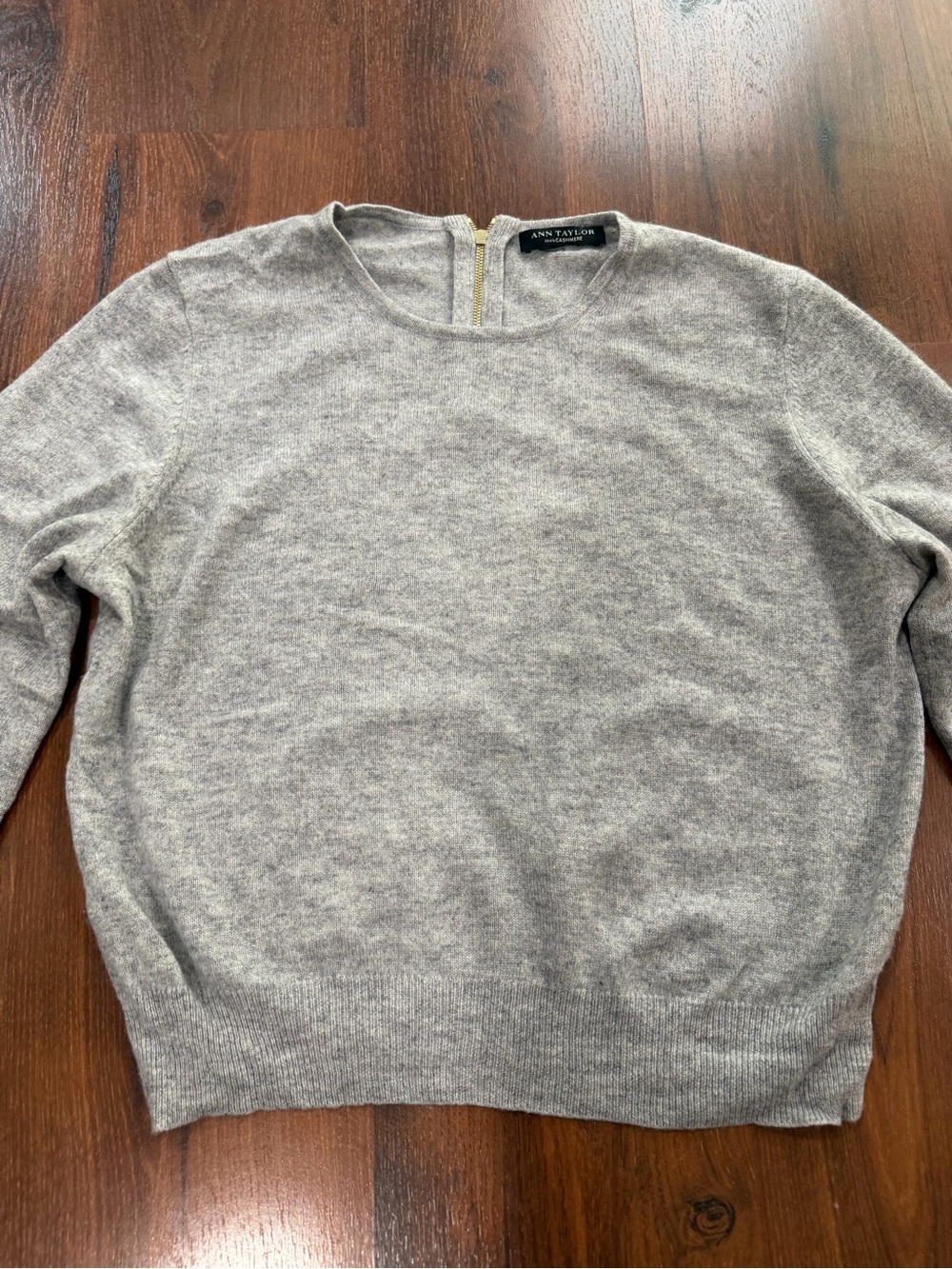 Ann Taylor 100% cashmere crewneck sweater Grey color Sz Small 3/4 sleeves
